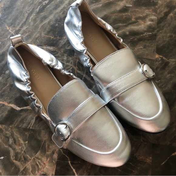 Nine West Metallic Silver Flats Slip-on Shoes NWOT - Picture 2 of 8